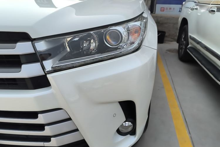 Used Toyota Highlander 2018 2.0T Four-Wheel Drive Luxury Version 7 Seats China VI Standard Left Front Headlight