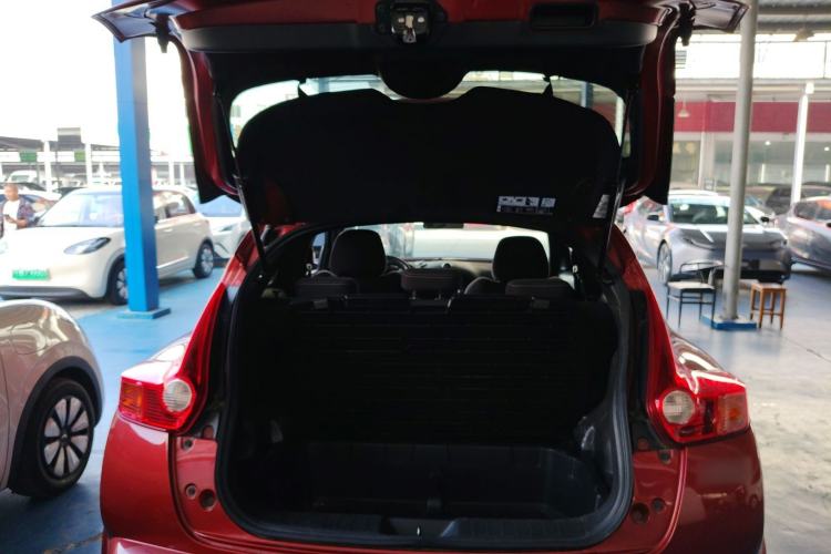 Used Infiniti ESQ 2014 1.6L Spontaneous Edition
