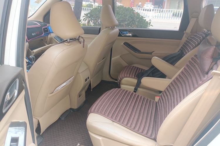 Used Baojun 730 2014 1.5L manual luxury trim 7 seats Left Rear Seat