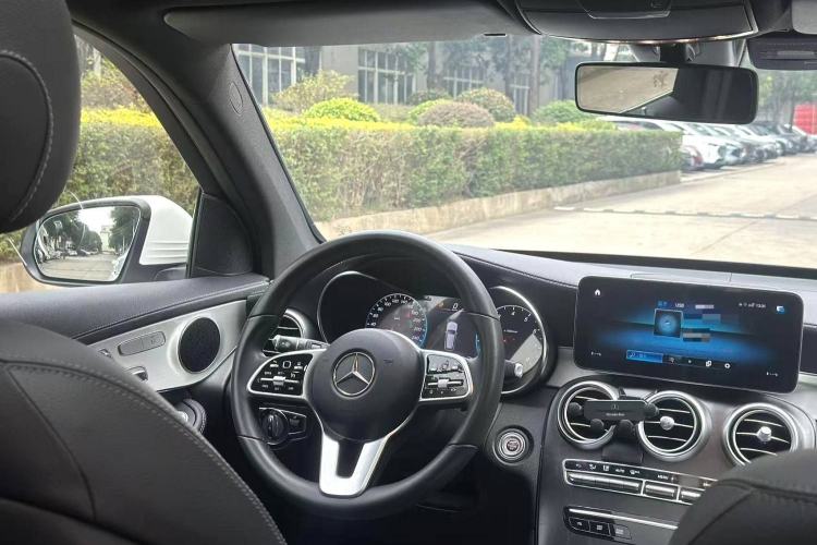 Used Mercedes-Benz GLC 2020 Facelifted GLC 260 L 4MATIC Dynamic Edition Interior 3