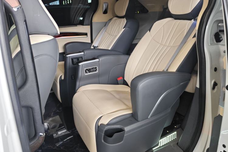 Used Toyota SIENNA 2024 2.5L Hybrid Comfort Edition