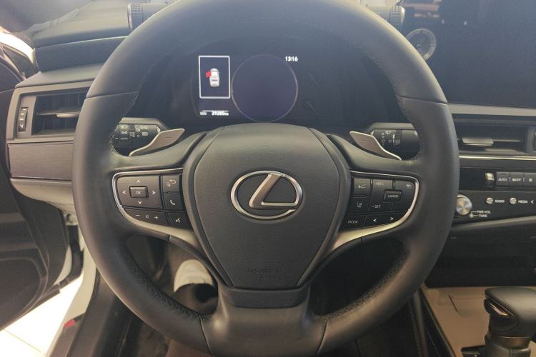 Used Lexus ES 2023 200 Excellence Edition
