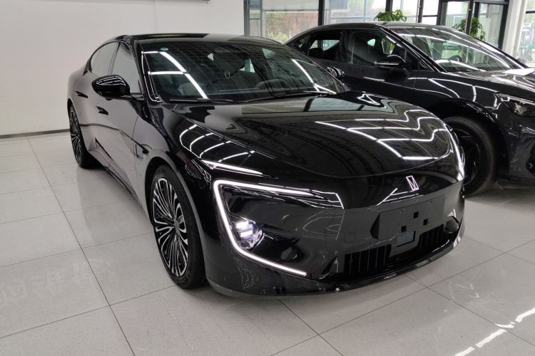 Used Avatr 12 2025 Updated Ultra All-Electric Four-Wheel Drive Front Right 45 Deg