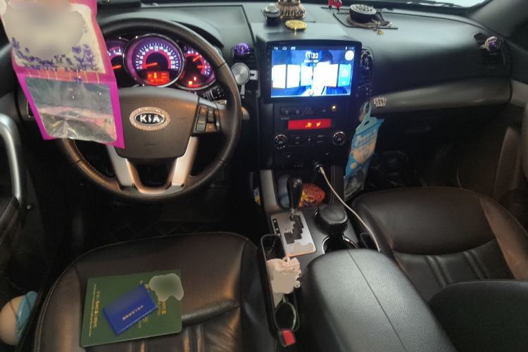 Used Kia Sorento 2012 2.2T Diesel Luxury Edition Center Console