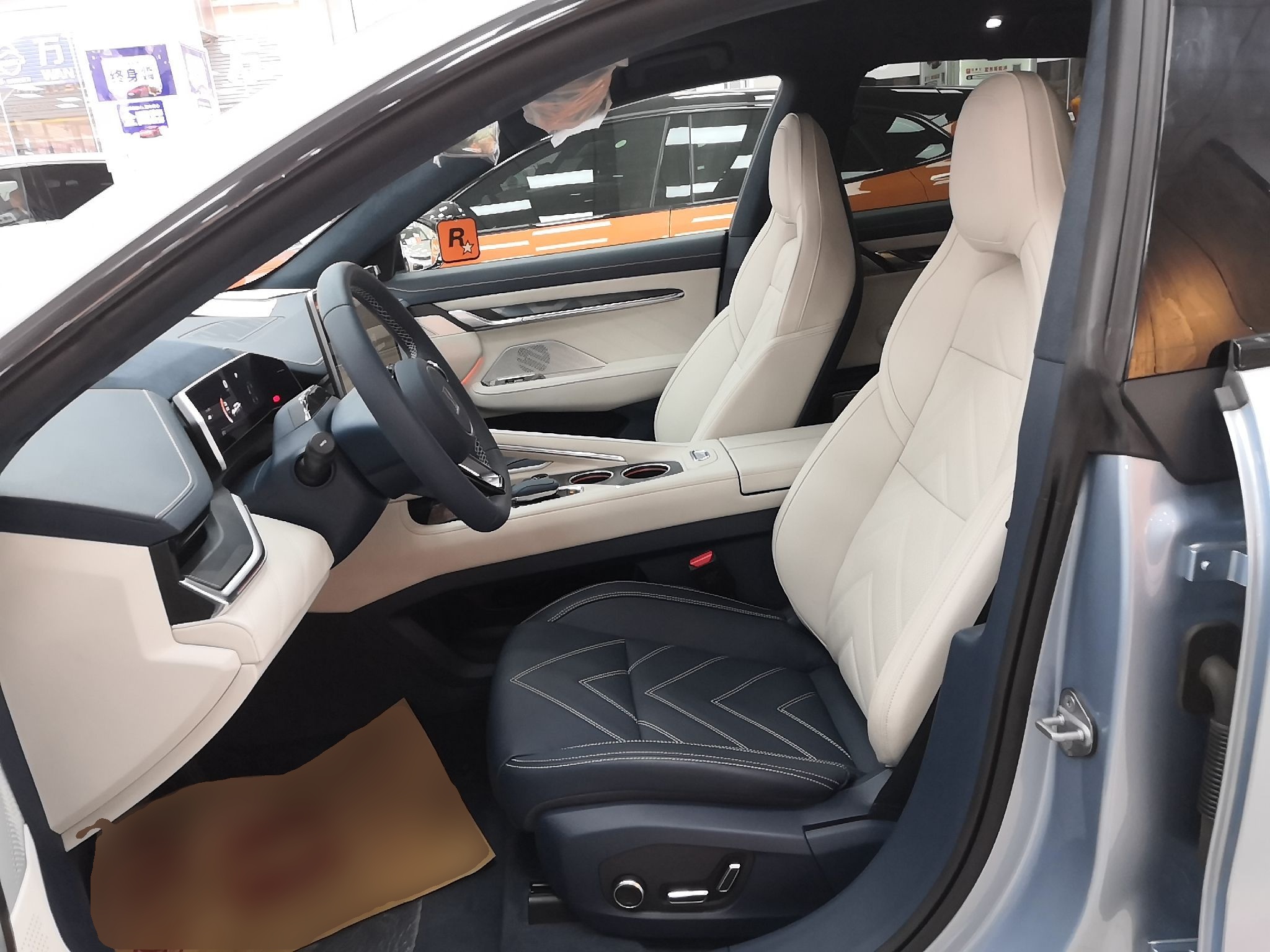 المقاعد الأمامية داخل السيارة