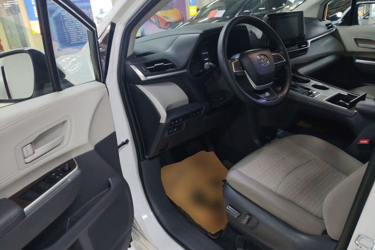 Used Toyota Sienna 2023 2.5L Hybrid Comfort Edition
