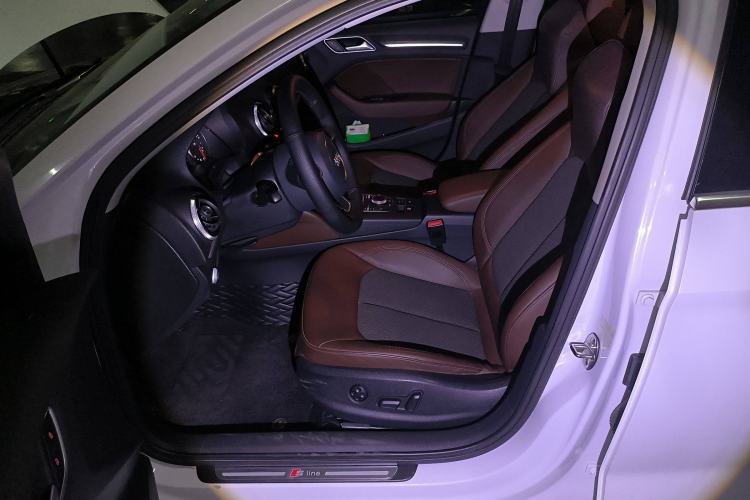 Used Audi A3 2014 Limousine 40 TFSI S line Comfort Model
