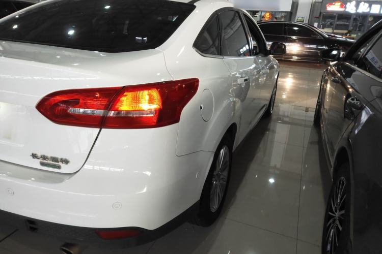 Used Ford Focus 2015 Sedan EcoBoost 180 Automatic Flagship Model