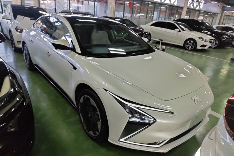 Used IM L7 2022 Dynamic Model Front Right 45 Deg