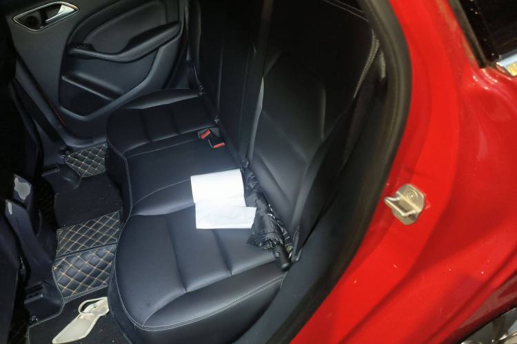 Used Mercedes-Benz B-Class 2017 B 200 Sport Edition Left Rear Seat