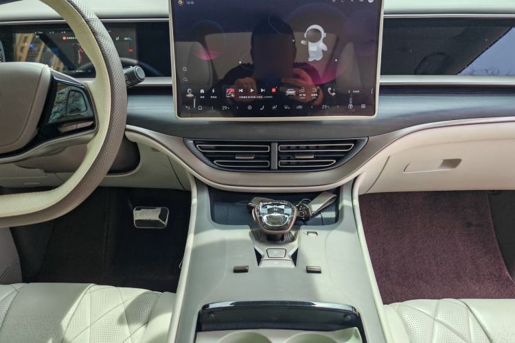 Used Denza D9 2022 DM-i 970 Four-Wheel Drive Prestige Model Interior 6