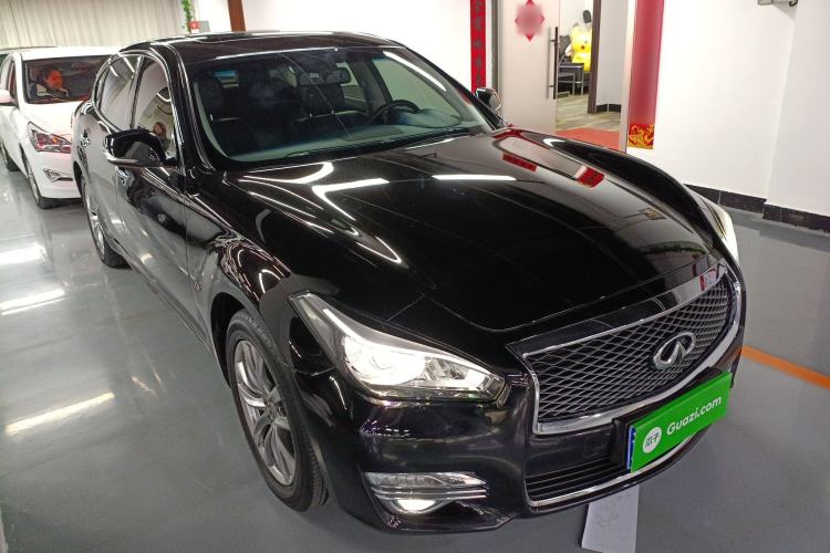 Used Infiniti Q70 2017 Q70L 2.5L Elite Edition Front Right 45 Deg