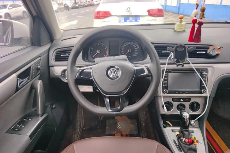 Used Volkswagen Lavida 2013 Revised Classic 1.6L Automatic Fashion Edition Steering Wheel
