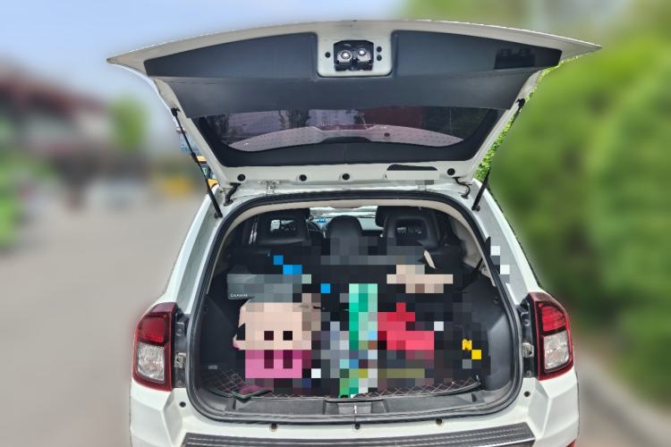 Used Jeep Compass 2014 2.4L four-wheel drive sport version Trunk