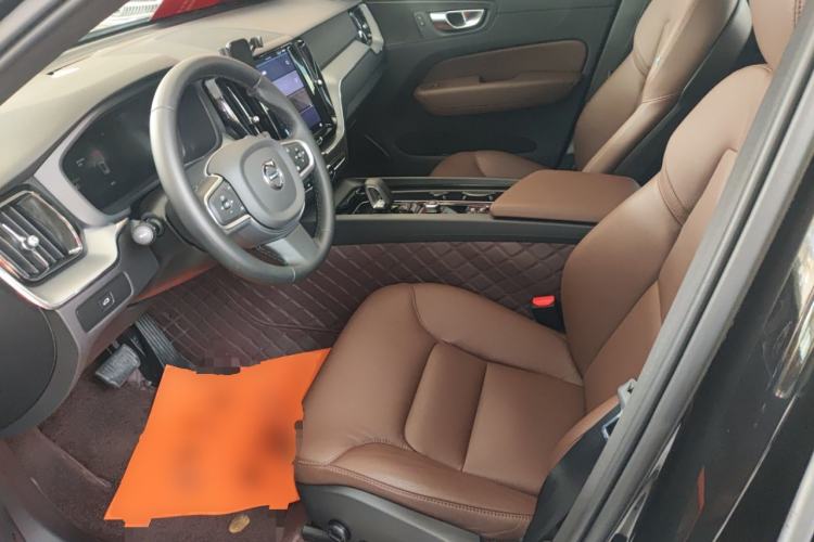 Used Volvo XC60 2025 B5 4x4 Smart Luxury Edition Left Front Seat