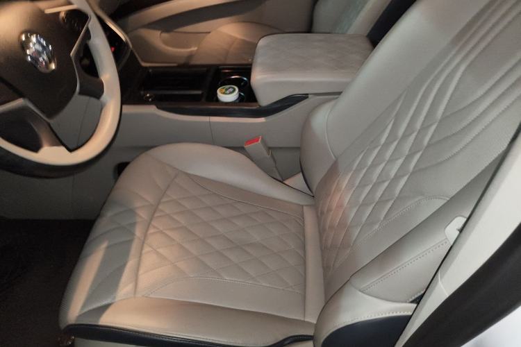 Used Buick GL8 2023 Land Executive Class Comfort Model
