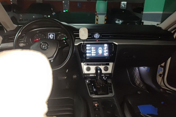 Used Volkswagen Magotan 2017 280TSI DSG Comfort Model
