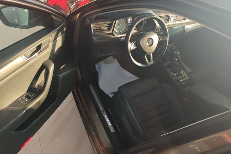 Used Skoda Superb 2018 TSI330 DSG Luxury Edition China V Standard Driver Seat