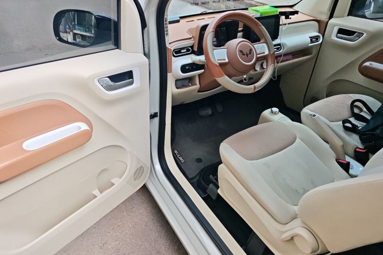 Used Wuling Hongguang MINIEV 2024 3rd Generation 215km Advanced Version
