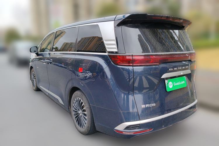 Used Denza D9 2022 DM-i 1040 Prestige Model