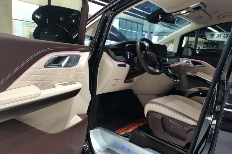 Used Bestune M9 2023 2.0T Ultimate Edition
