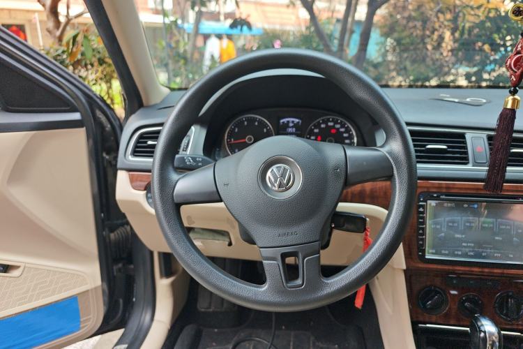 Used Volkswagen Lavida 2013 1.6L Automatic Comfort Edition
