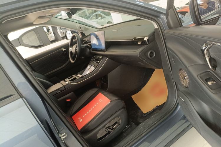 Used AION V 2024 Aion Tyrannosaurus 650 LiDAR Edition Right Front Seat