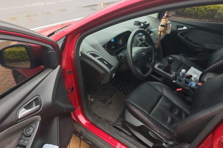 Used Ford Focus 2015 Hatchback 1.6L Manual Fashion Edition