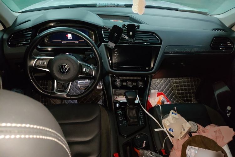 Used Volkswagen Tiguan L 2021 330TSI Automatic Two-Wheel Drive R-Line Enhanced Edition Center Console