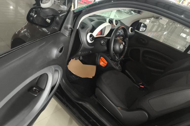 Used smart fortwo 2015 1.0L 52 kW hardtop Dynamic version