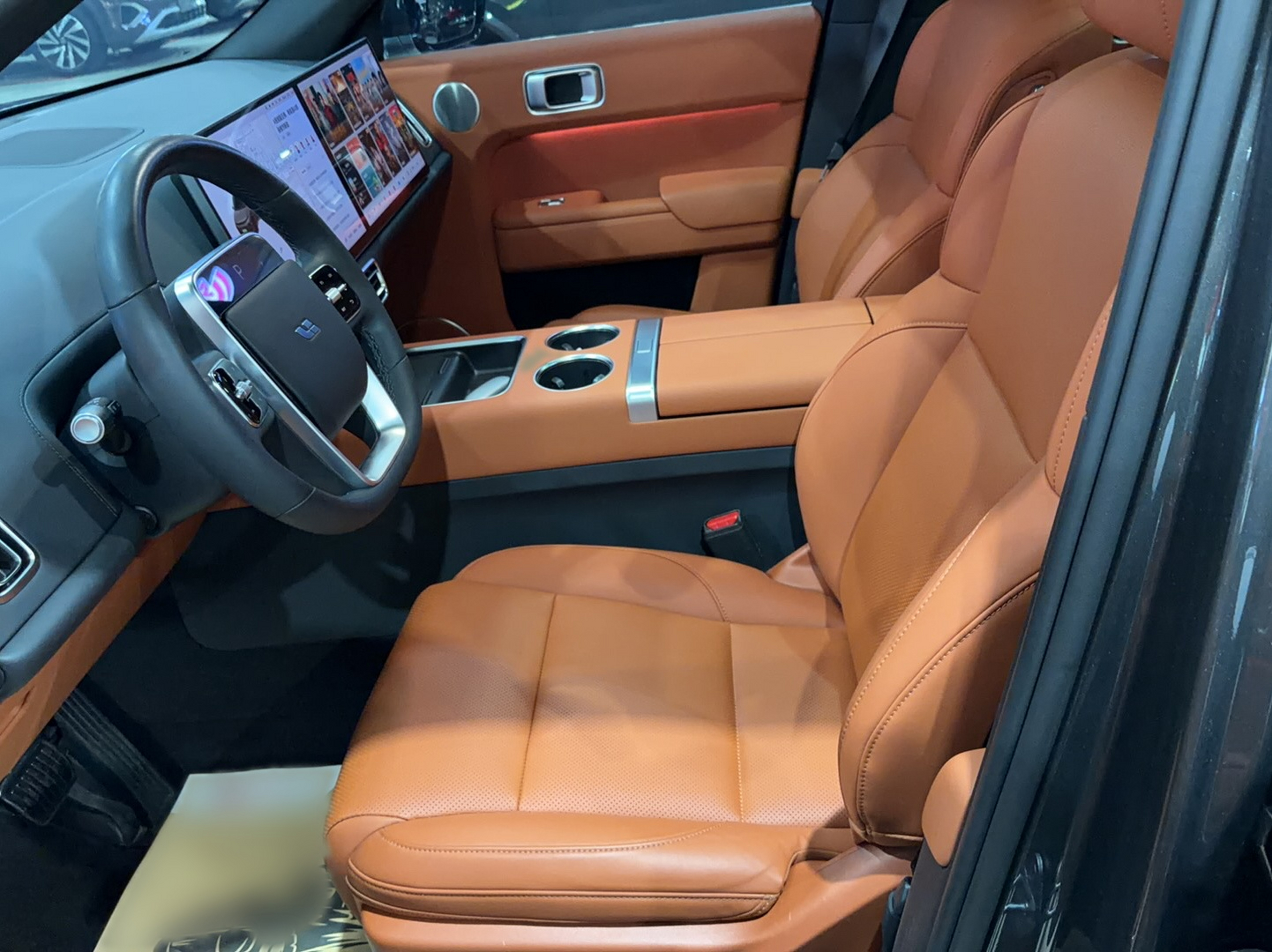 Переднее сиденье в автомобиле