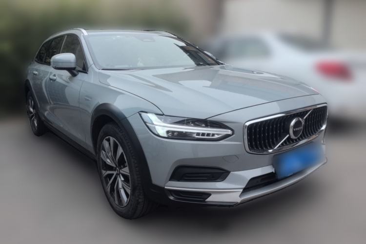 Used Volvo V90 2024 Cross Country B5 AWD Smart Range Edition Front Right 45 Deg