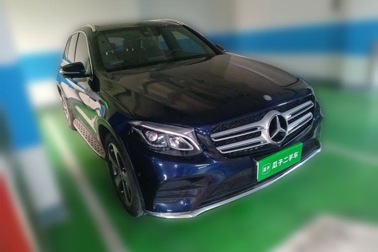 Used Mercedes-Benz GLC 2017 GLC 260 4MATIC Luxury Model Front Right 45 Deg