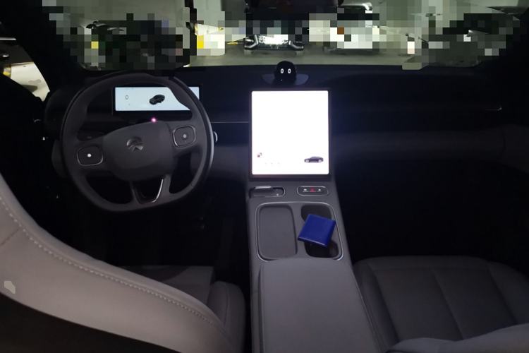 Used Nio EC6 2024 75 kWh Center Console