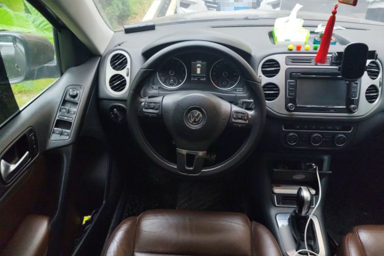Used Volkswagen Tiguan 2013 1.8 TSI Automatic All-Wheel Drive Luxury Model Steering Wheel
