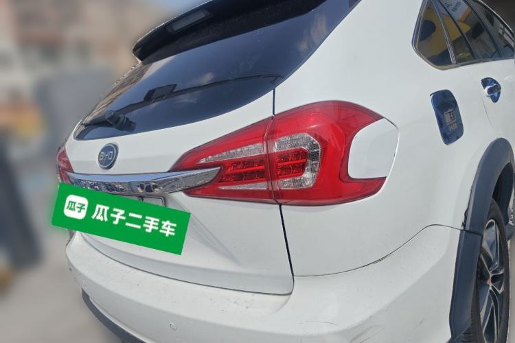 Used BYD Tang New Energy 2015 2.0T Four-Wheel-Drive Flagship Model