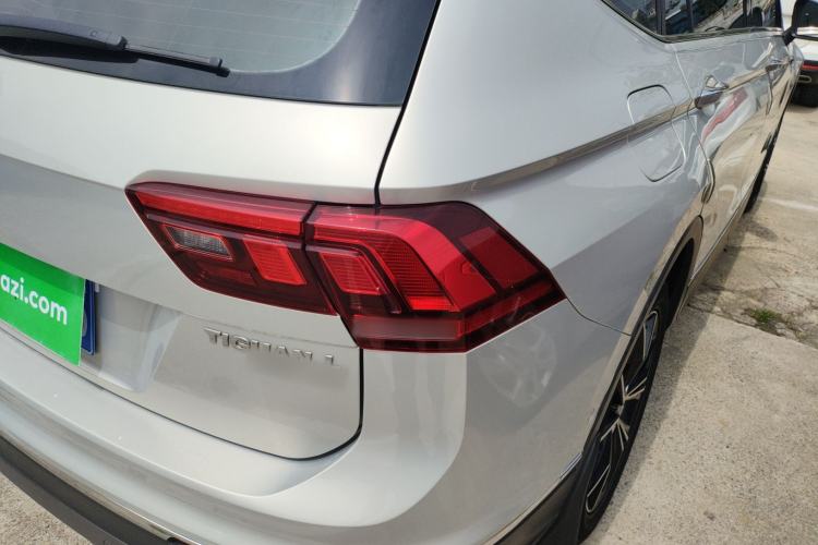 Used Volkswagen Tiguan L 2019 Revised 330TSI Automatic Two-Wheel Drive Smart & Luxury Edition China VI Standard Right Rear Taillight