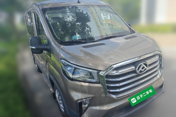 Used SAIC MAXUS Xintu V90 2022 2.0T AMT Yunjie Front-Wheel-Drive Short Wheelbase Mid-Roof Design with Single Rear Tire and 6 Seats