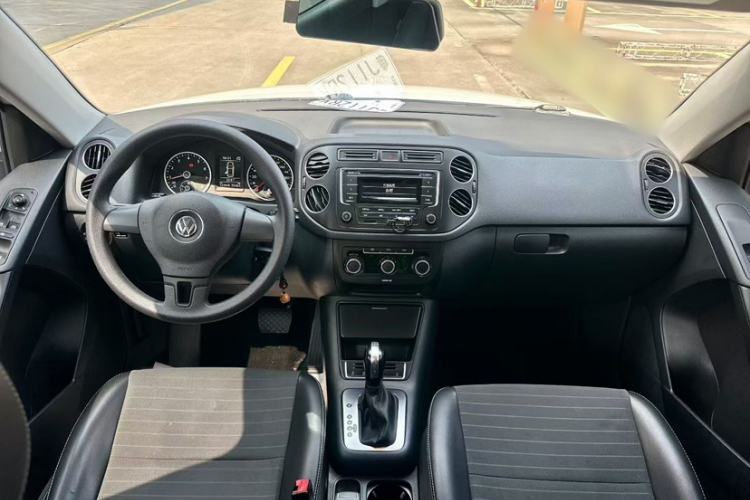 Used Volkswagen Tiguan 2016 280TSI Automatic Two-Wheel-Drive Silk Road Style Edition Interior 3