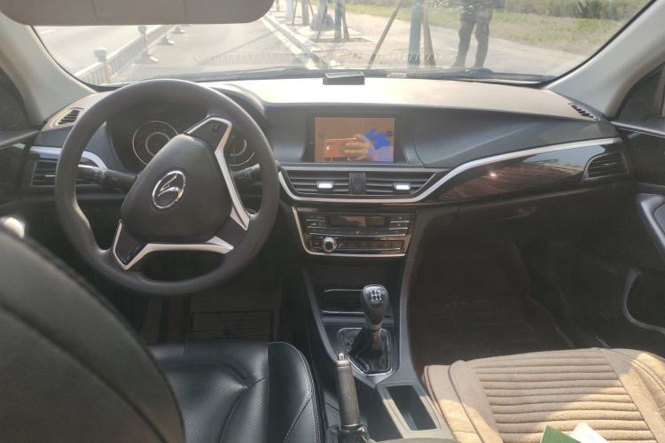 Used Soueast V5 Lingzhi 2017 1.5L Manual New Generation Model Center Console