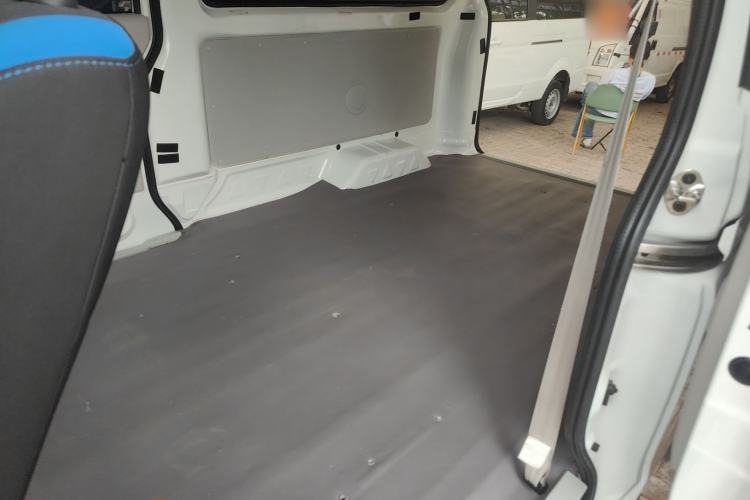 Used SRM Haoyun 2025 Standard Model Ningde 41.86kWh 305KM 6 Seats Left Rear Seat