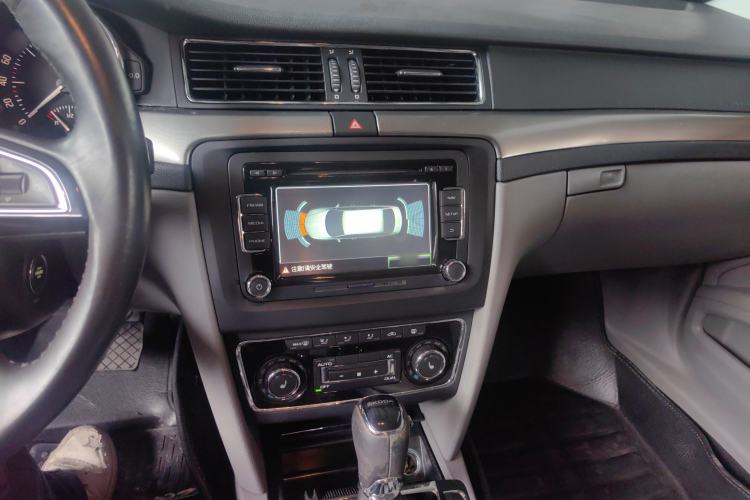 Used Skoda Superb 2013 1.8TSI Automatic Yashi Edition Audio And AC Panel