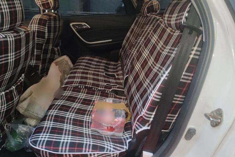 Used JMC Yusheng S350 2013 2.4T Automatic 2WD Diesel Luxury Edition 5 Seats Left Rear Seat