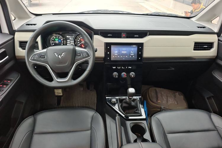 Used Wuling Hongguang PLUS 2020 1.5L Manual Comfort 7-Seater
