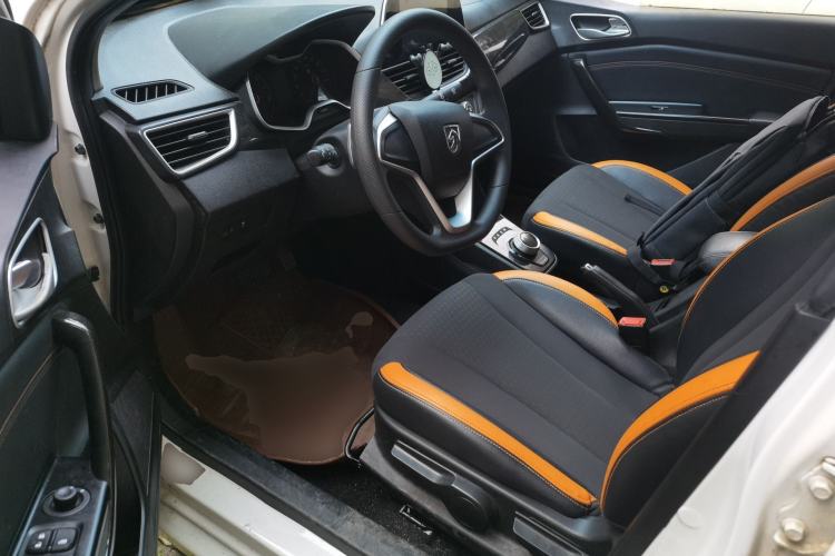 Used Baojun 310 2017 1.5L Automatic Fashion Model Driver Seat