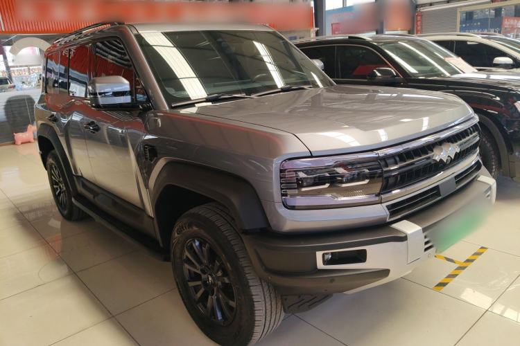 Used Formula Leopard 5 2023 Navigator Edition Front Right 45 Deg