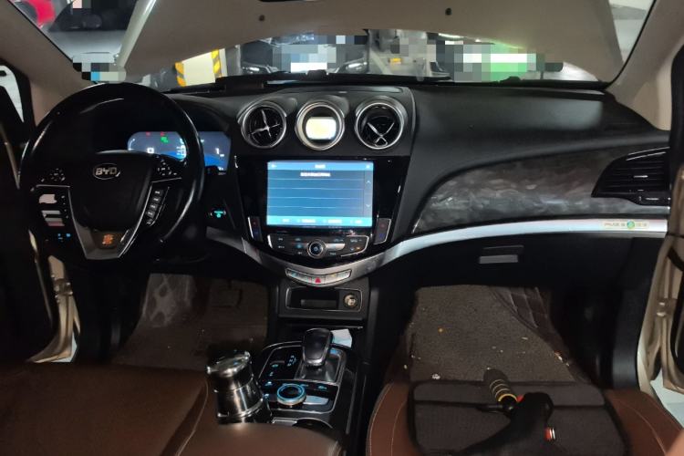 Used BYD Tang New Energy 2015 2.0T Four-Wheel-Drive Flagship Model Center Console