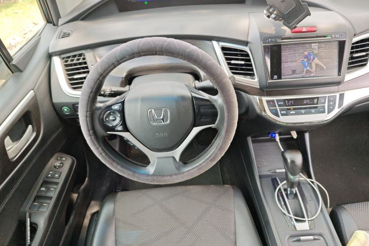 Used Honda Jade 2013 1.8L automatic Comfort version 5 seats Steering Wheel