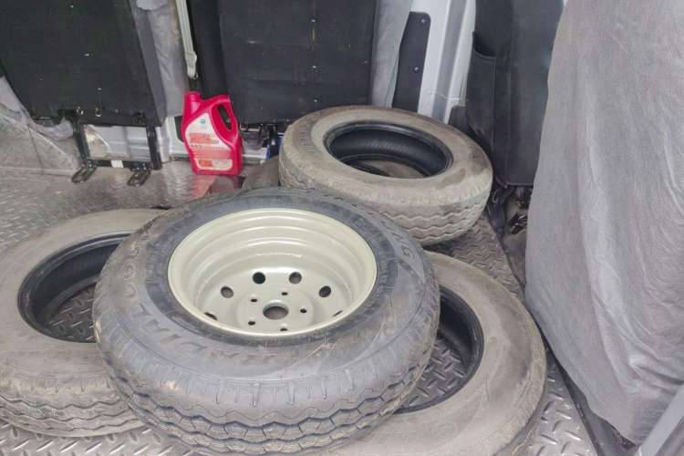 Used Chana Ruixing M60 2023 1.6L CNG Comfort-Grade 6-Seater Passenger Vehicle
