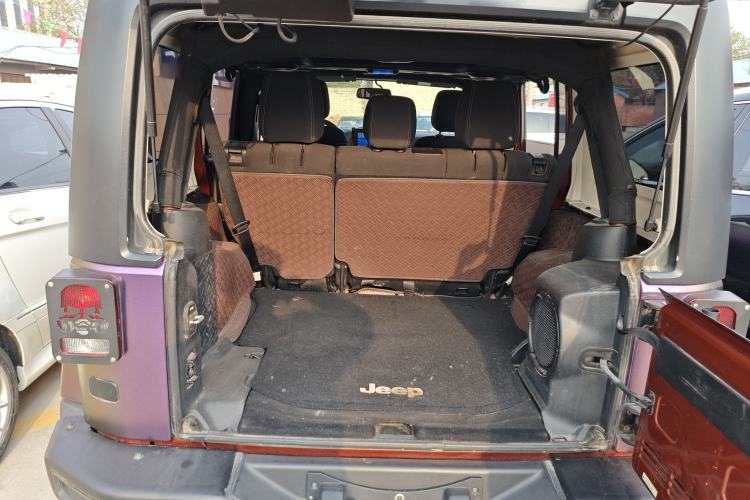 Used Jeep Wrangler 2014 3.0L Sahara Four-Door Edition
